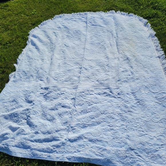 VTG Bates Queen Elizabeth Vintage blue White Double Medallion Center Fringed Bed - Picture 7 of 12